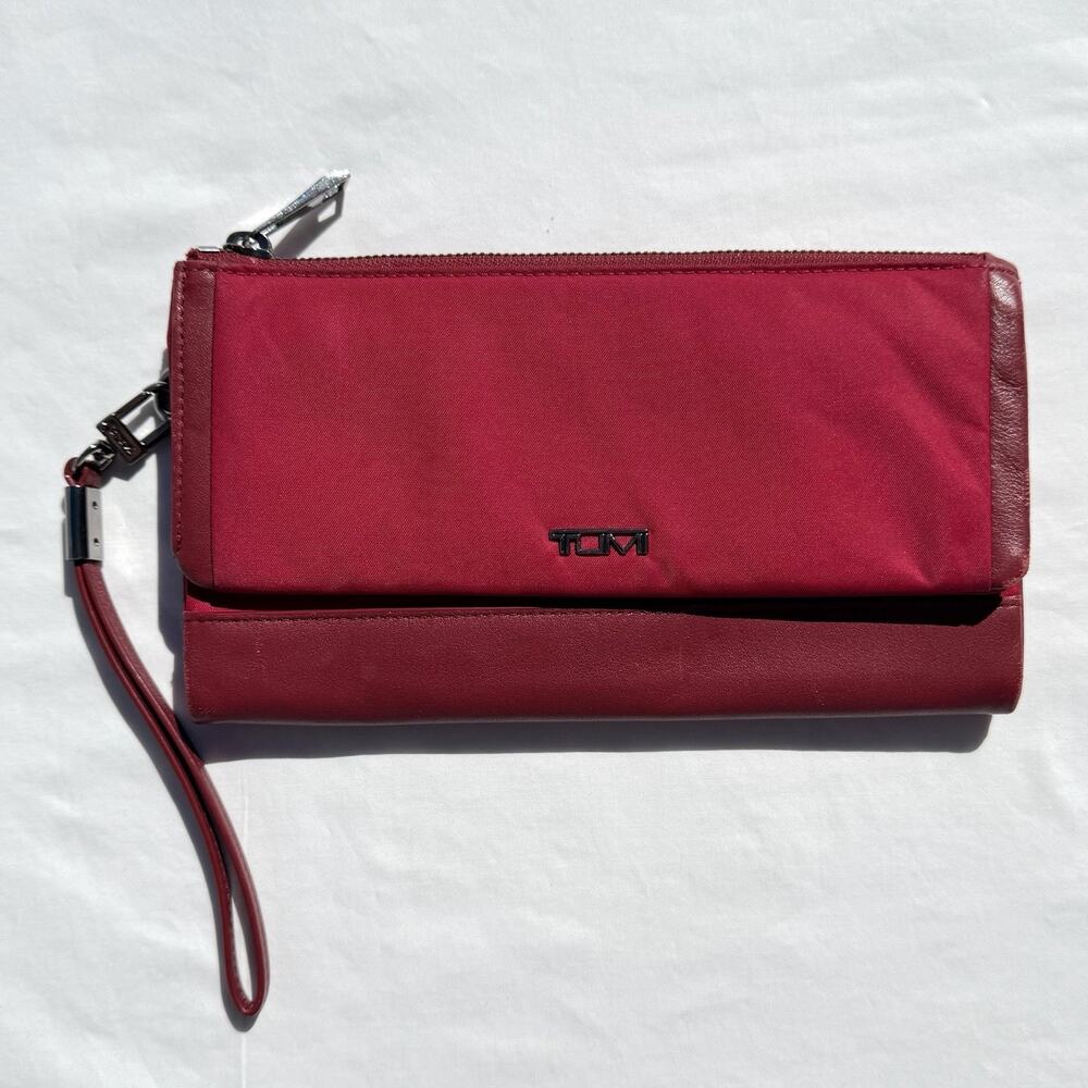 Tumi Voyageur Travel Wallet Heavy Duty Nylon Desert Red